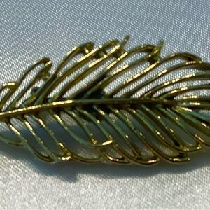 Beautiful Gerry’s Gold Tone Fall Leaf Brooch/Pin